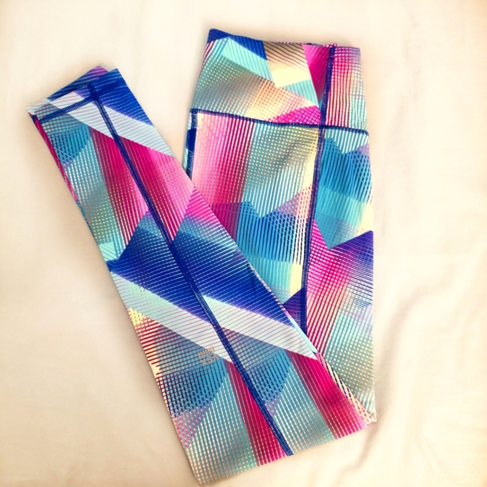 Victoria's Secret VSX Knockout Geometric Legging Size MEDIUM